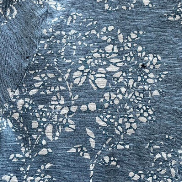 Banana Republic Blue And White Floral T-Shirt, Women's Large Hawaiian Shirt - Picture 5 of 6